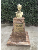 Atatürk Büstü (60cm Fiberglass)+ Kaide (120cm)+ Alt Tabla (100x100cm) Mermer Desenli Bej