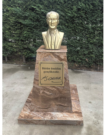 Atatürk Büstü (60cm Fiberglass)+ Kaide (120cm)+ Alt Tabla (100x100cm) Mermer Desenli Bej